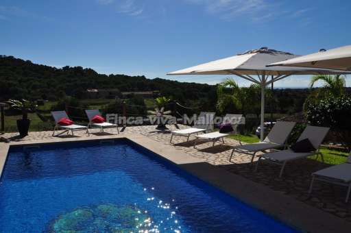 Finca David, Pool, Sonnenliege, Sonnenschirm