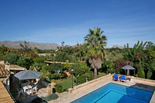 Finca Fullos Pollenca, Pool, Sonnenliege, Sonnenschirm, Ausblick