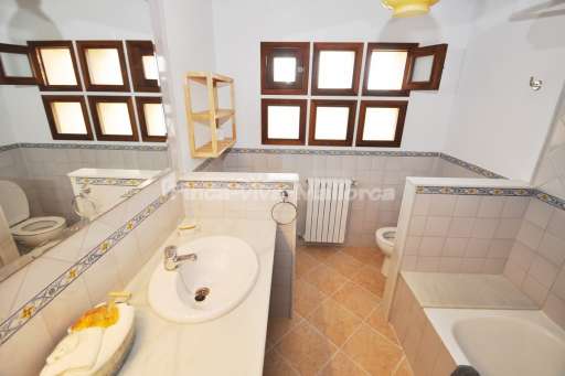 Finca Cati Cala Figuera, Badezimmer, Badewanne