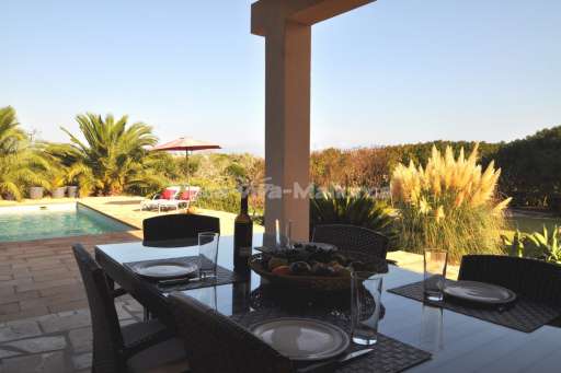 Finca Betanca, überdachte Terrasse, Pool, Essbereich