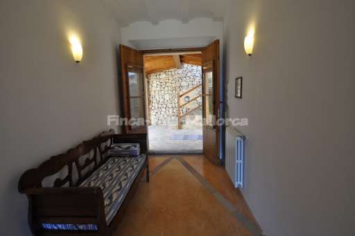 Casa Empinada, Flur, Sofa