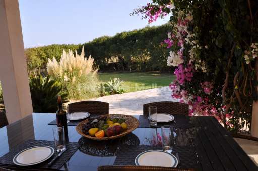 Finca Betanca, überdachte Terrasse, Essbereich