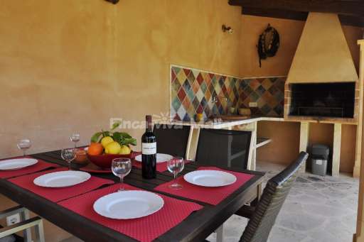 Finca Comodo Vall d'Or Golf, überdachte Terrasse, Außenküche, gemauerter Grill, Essbereich, Sitzmöglichkeit