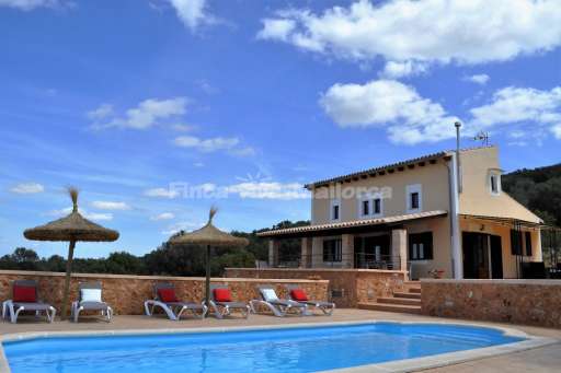 Finca Cova Ses Salines, Haus, Pool, Sonnenliege, Sonnenschirm