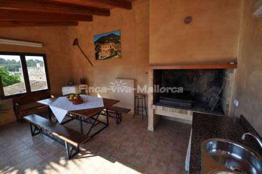 Finca Joan, überdachte Terrasse, Grill, Waschbecken