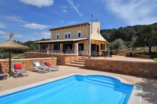 Finca Cova Ses Salines, Haus, Pool, Sonnenliege, Sonnenschirm