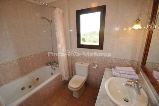Casa de Rivas Cala Sanau, Badezimmer, Badewanne