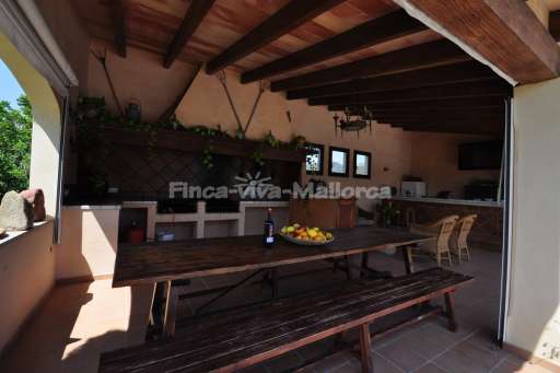 Finca Can Torre, überdachte Terrasse, Essbereich, Grill