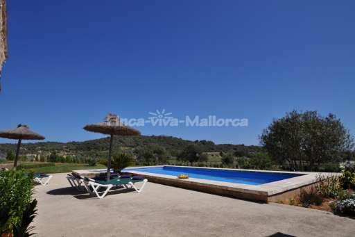 Finca Jaime, Pool, Sonnenliege, Ausblick, Sonnenschirm