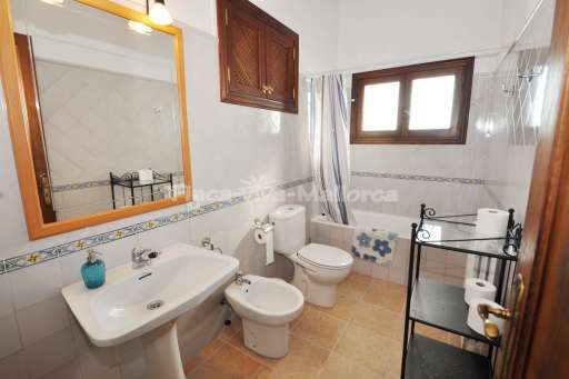 Finca Cati Cala Figuera, Badezimmer, Badewanne