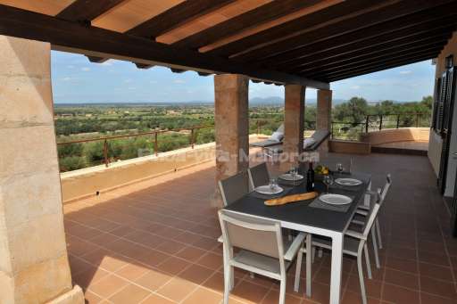 Finca Cova Ses Salines, überdachte Terrasse, Essplatz