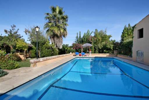 Finca Fullos Pollenca, Haus, Terrasse, Pool, Sonnenliege, Sonnenschirm