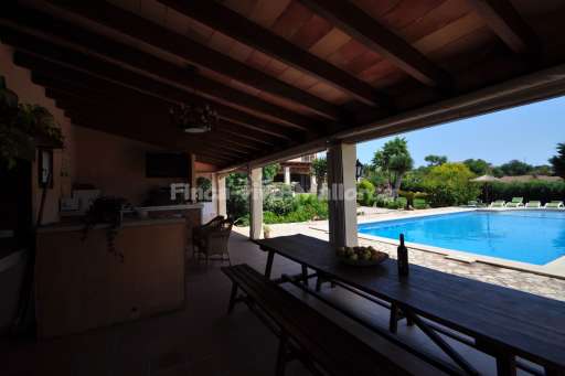 Finca Can Torre, überdachte Terrasse, Sitzmöglichekit, Pool