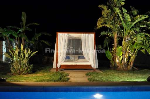 Finca David, Pool, Himmelbett, Nachtaufnahme