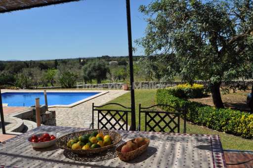 Finca Hermosa de Muro, überdachte Terrasse, Garten, Essbereich, Sitzmöglichkeit