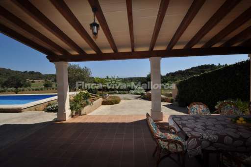Finca Jaime, überdachte Terrasse, Pool, Essbereich