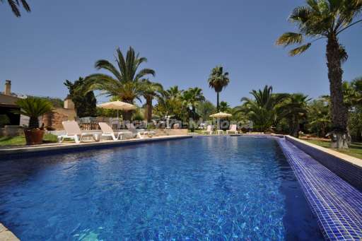 Finca Can Pelat, Pool, Sonneliege, Sonnenschirm