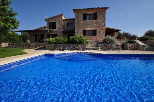 Finca Hermosa de Muro, Pool, Haus, Sonnenliege