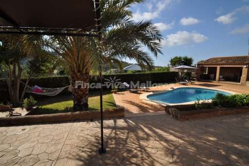 Finca Joan, überdachte Terrasse, Pool, Hängematte, Sonnenschirm, Sonnenliege