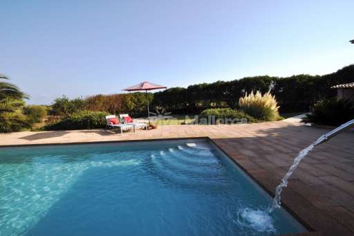 Finca Betanca, Pool, Sonnenliege, Sonnenschirm, Massage-Strahl