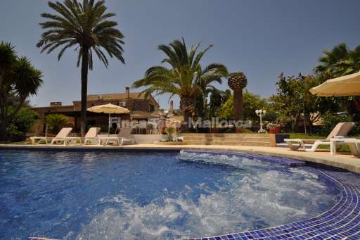 Finca Can Pelat, Pool,  Whirlpool, Sonnenliege, Sonnenschirm