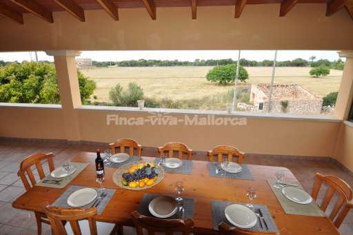 Casa de Rivas Cala Sanau, überdachte Terrasse, Essbereich