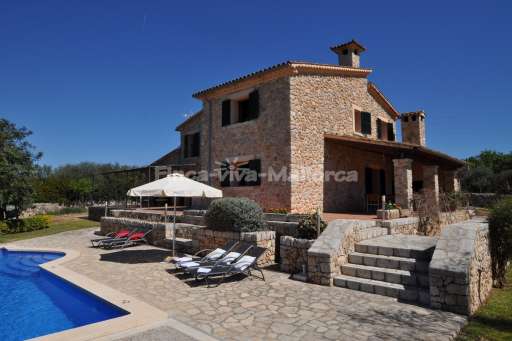 Finca Hermosa de Muro, Haus, Pool, Sonnenliege, Sonnenschirm. überdachte Terrasse