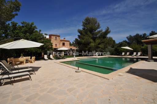 Villa Frutas, Pool, Sonnenliege, Sonnenschirm