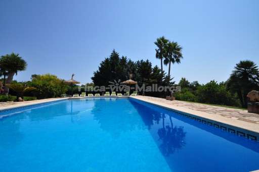 Finca Can Torre, Pool, Sonnenliege, Sonnenschirm