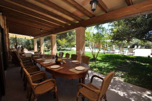 Villa Frutas, überdachte Terrasse, Essbereich