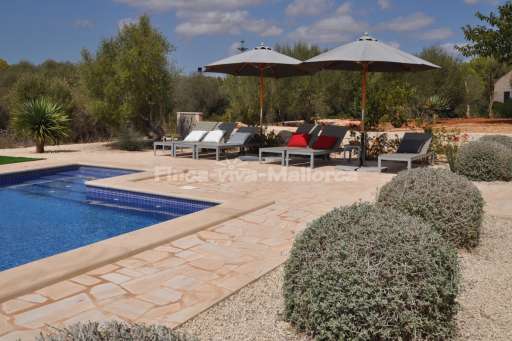 Casa Nova, Pool, Sonnenliege, Sonnenschirm