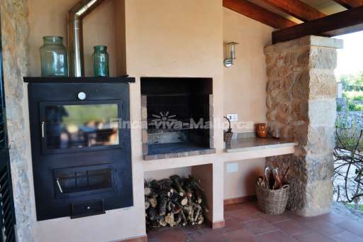 Finca Hermosa de Muro, überdachte Terrasse, Grill