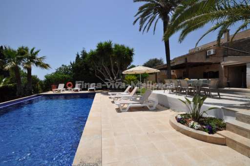 Finca Can Pelat, Pool, Sonnenliege, Sonnenschirm, Terrasse, Essbereich