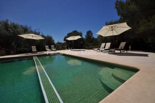 Villa Frutas, Pool, Sonnenliege, Sonnenschirm