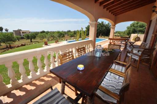 Finca Antonia, überdachte Terrasse, Essbereich