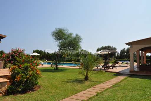 Villa Serena, Garten, Pool, überdachte Terrasse