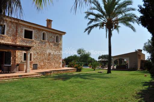 Villa Serena, Garten, überdachte Terrasse