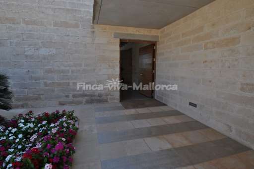 Villa Jose Sa Mola, Eingang, Blumen