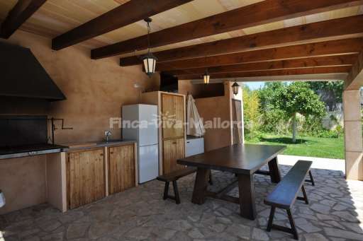 Finca Climent, überdachte Terrasse, Sitzmöglichkeit, Essbereich