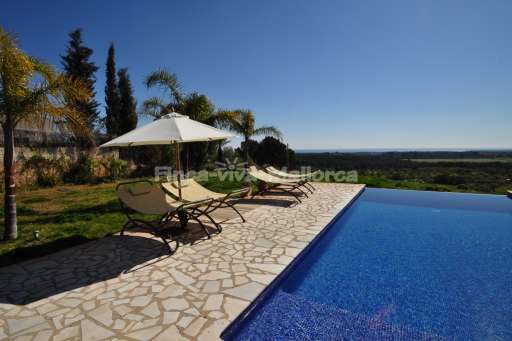 Finca Climent, Pool, Sonnenliege, Ausblick, Weitblick, Terrasse, Sonnenschirm