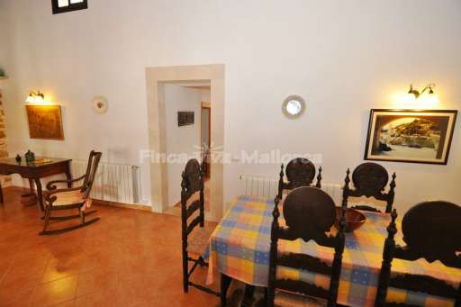 Finca Goret Santanyi, Esszimmer, Essbereich, Schaukelstuhl