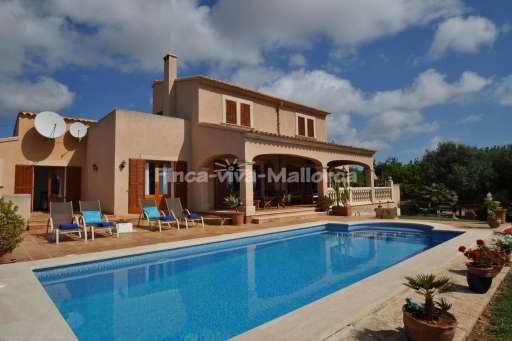 Finca Antonia, Pool, Haus Sonnenliege, überdachte Terrasse