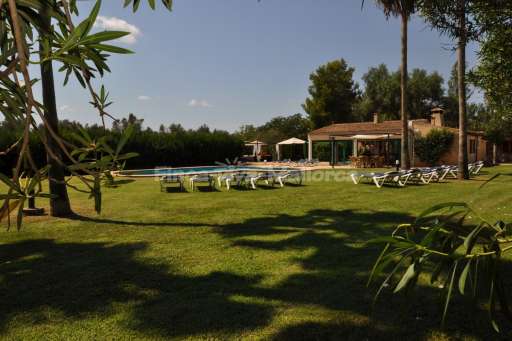 Finca Grande, Garten, Pool, Sonnenliege