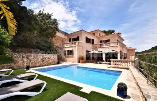 Villa Viva Cala Santanyi, Haus, Pool, überdachte Terrasse, Sonnenliege, Sonnenschirm