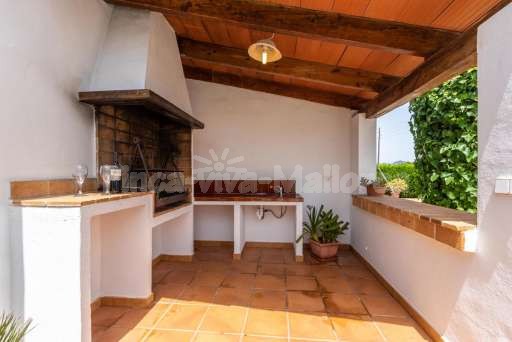 Casita Oliver Port de Pollenca, überdachte Terrasse, gemauerter Grill