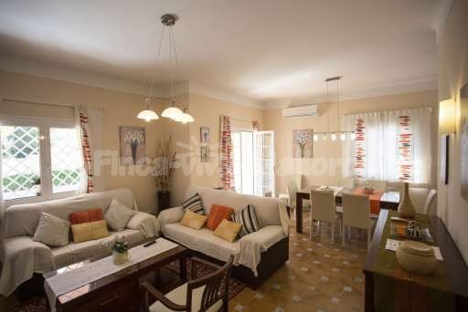 Chalet Albufera Playa de Muro, Wohnzimmer, Esszimmer, Sofa, Tisch, Esstisch