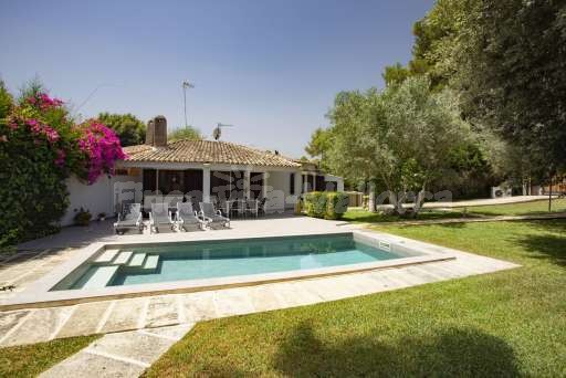 Chalet Juli Sa Pobla, Haus, Pool, Garten, Sonnenliege
