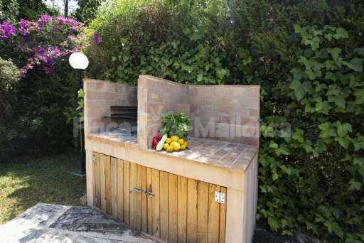 Chalet Juli Sa Pobla, gemauerter Grill, Garten