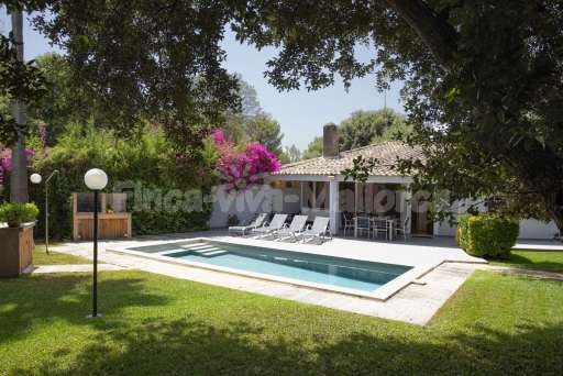 Chalet Juli Sa Pobla, Pool, Haus, Garten, Sonnenliege, überdachte Terrasse