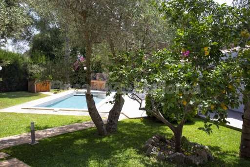 Chalet Juli Sa Pobla, Garten, Pool, schattig